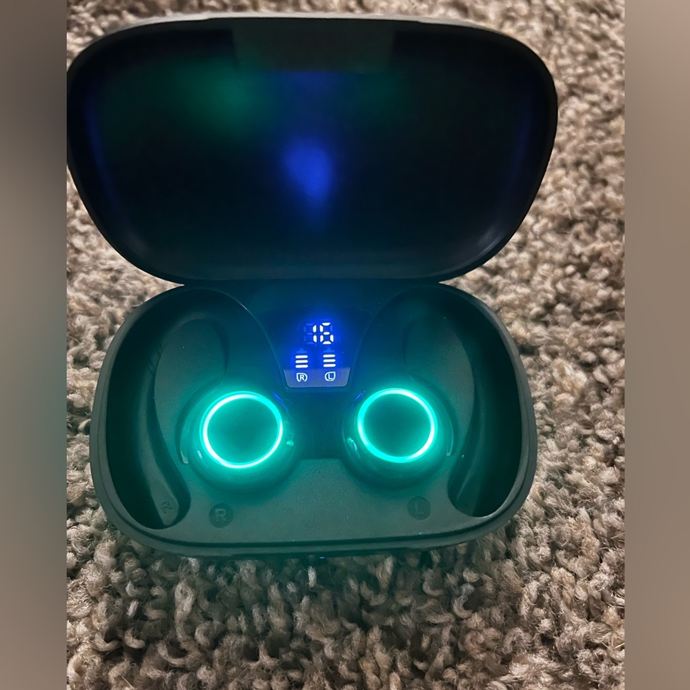 Wireless Bluetooth headphones